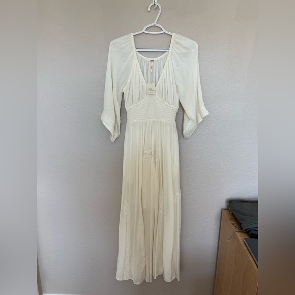 Free People Dresses & Skirts - Free People Cream Maxi Dress